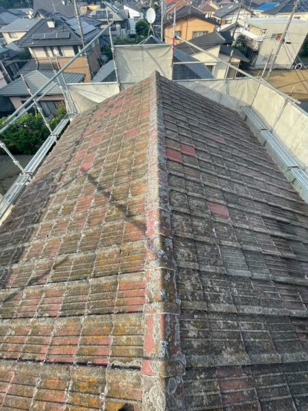 川越市にて屋根修理・屋根塗装〈セメント瓦とトタン屋根のメンテナンス〉の施工前写真